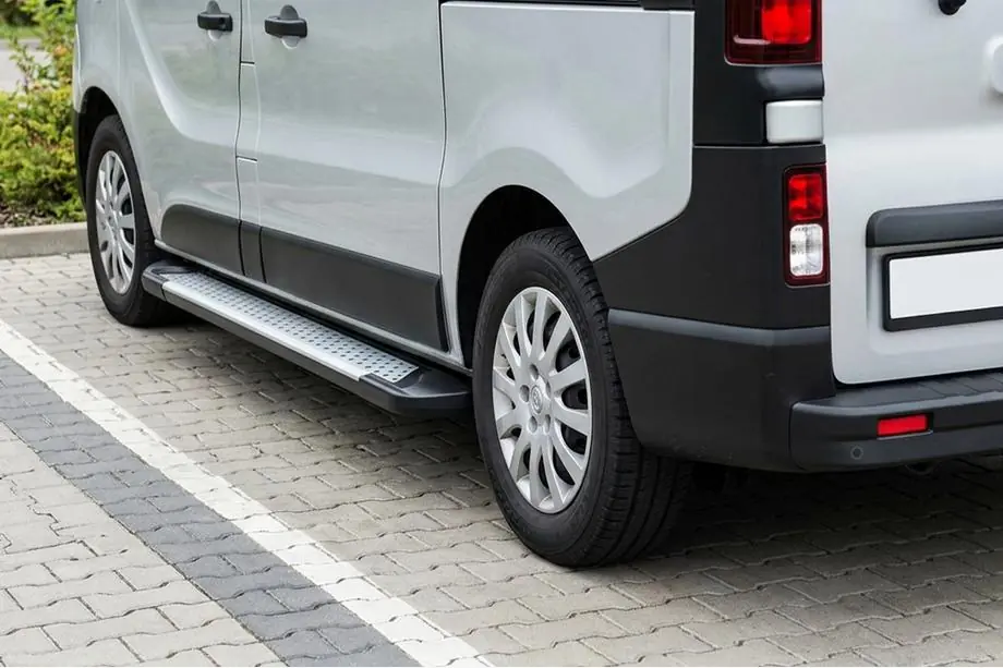 Renault Trafic 2015- гг. Боковые пороги Allmond Grey (2 шт., алюминий) Image