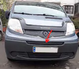 Renault Trafic 2001–2015 гг. Зимняя средняя накладка на решетку (над номером) фото 1