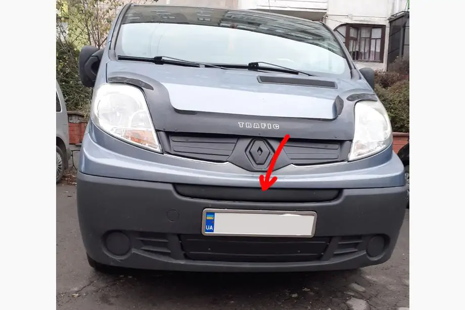 Renault Trafic 2001–2015 гг. Зимняя средняя накладка на решетку (над номером) Image