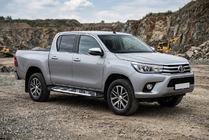 Toyota Hilux 2015- гг. Боковые Подножки Sunrise (2 шт., Алюминий) фото 1