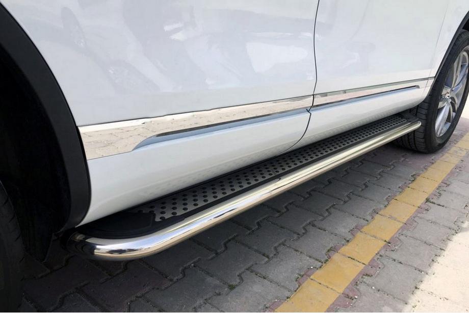 Volkswagen Touareg 2010-2018 гг. Боковые Подножки Maydos V2 (2 шт., Алюминий и Нержавейка) Image