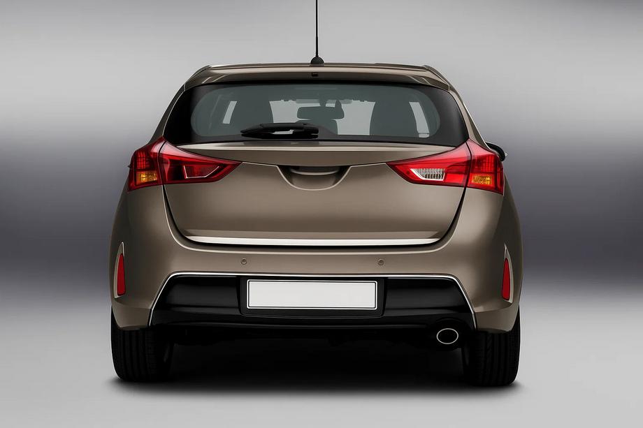 Toyota Auris 2012-2018 гг. Накладка на багажник нержавейка Image