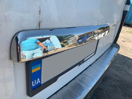 Renault Trafic 2015- гг. Накладка из нержавейки над номером фото 7