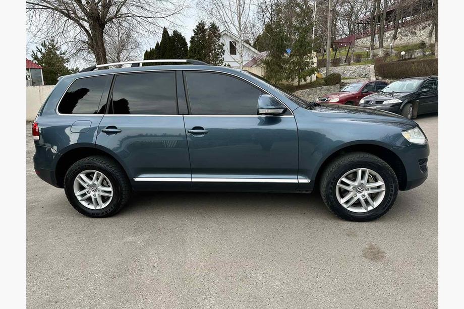 Volkswagen Touareg 2002–2010 гг. Хромированные Рейлинги (Пластиковые Ножки) Пластиковая ножка Фото 8
