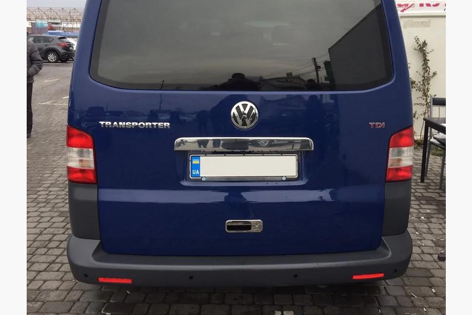 Volkswagen T5 2010-2015 гг. Накладка на ручку задней двери над номером (нержавейка) Transporter, Carmos - Турецкая сталь Фото 2