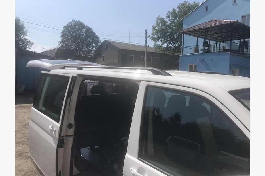 Volkswagen T5 Transporter 2003-2010 гг. Черные рейлинги Длинная база, пластиковые ножки Фото 10