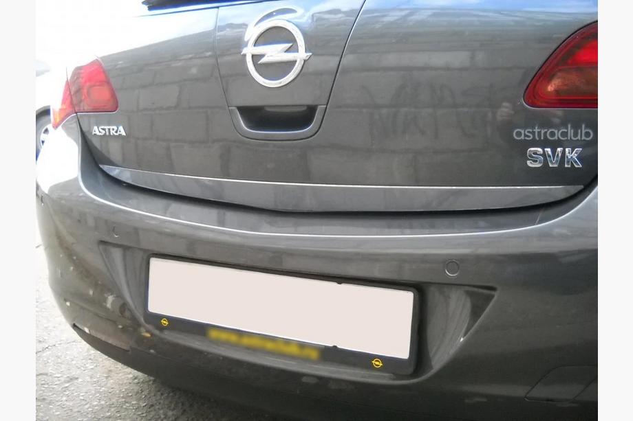 Opel Astra J 2009-2015 гг. Накладка на багажник нержавейка Фото 2