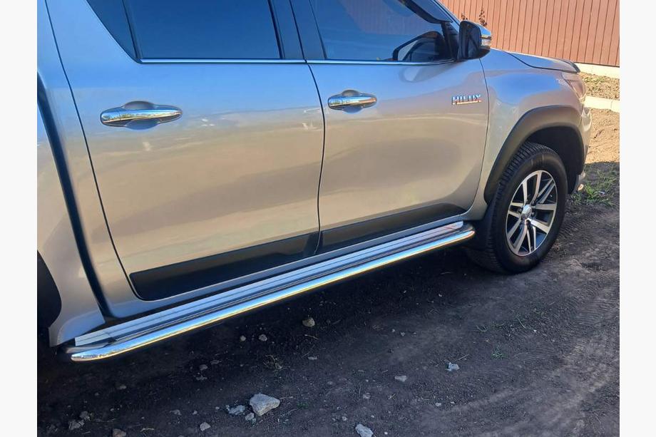 Toyota Hilux 2015- гг. Боковые Пороги KB001 Нержавейка 60 мм Фото 4