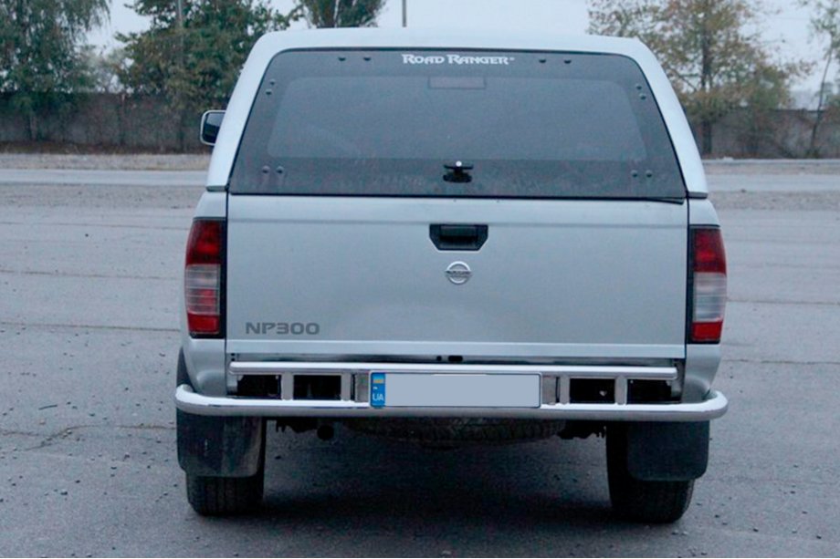 Nissan NP300 1999-2015 гг. Задняя защита AK004 (нержавейка) Фото 2