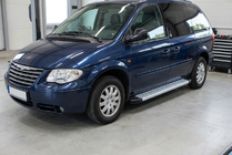 Chrysler Voyager 2001-2007 гг. Боковые Подножки Maya V2 (2 шт., Алюминий) фото 1