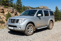 Nissan Pathfinder R51 2005-2014 гг. Боковые Подножки Maya V2 (2 шт., Алюминий) фото 1