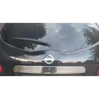 Хромированная накладка над номером (нержавейка) Nissan Qashqai 2010-2014 гг. фото 2