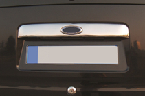 Ford Connect 2002–2006 гг. Хромированная накладка над номером (установка на оригинал, с местом под логотип, нержавейка) фото 1