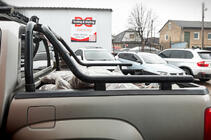 Volkswagen Amarok 2010-2022 гг. Дуга на кузов (черная) фото 1