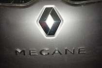 Renault Megane III 2009-2016 гг. Надпись Megane 908897337R (270мм x 25мм) фото 2