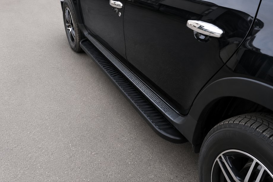 Dacia Duster 2008-2018 гг. Боковые Подножки Tayga V1 Черные (2 шт., Алюминий) Image