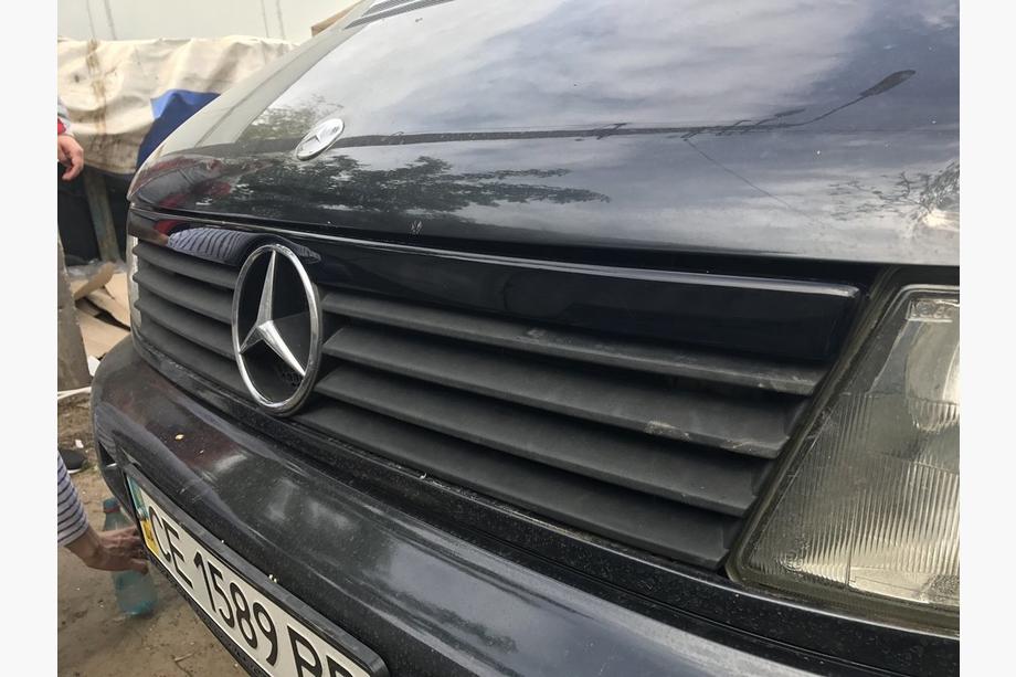 Mercedes Vito W638 1996-2003 гг. Накладка на решетку радиатора (пластик) Черный Матовый Фото 2