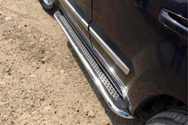 Jeep Grand Cherokee WK 2004-2010 гг. Боковые Подножки Maydos V2 (2 шт., нержавейка) фото 1