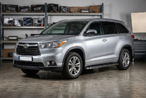 Toyota Highlander 2013-2019 гг. Боковые Подножки Maydos V1 (2 шт., Алюминий и Нержавейка) фото 1