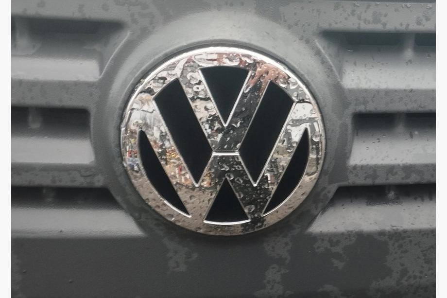 Volkswagen Passat B5 1997-2005 гг. Передний значок (2001-2005, под оригинал) Image