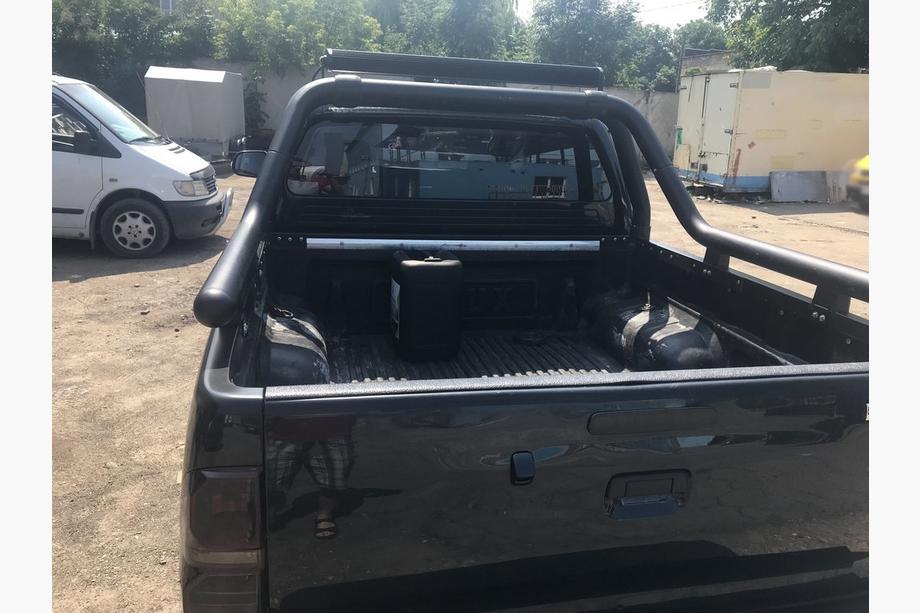 Toyota Hilux 2006-2015 гг. Дуга на кузов (черная) 76мм Фото 3