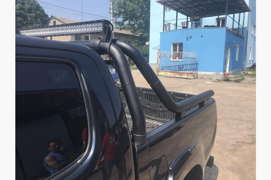 Toyota Hilux 2006-2015 гг. Дуга на кузов (черная) 76мм Фото 5