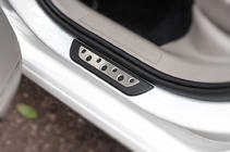 Volkswagen Golf 7/E-Golf 2012-2020 гг. Накладки на пороги Flexill Dotline (4 шт, нержавейка) фото 3