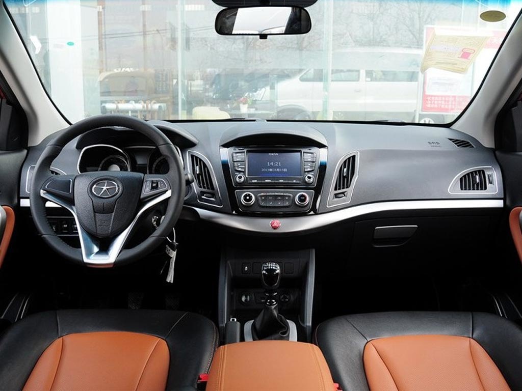 Обзор кроссовера JAC S5