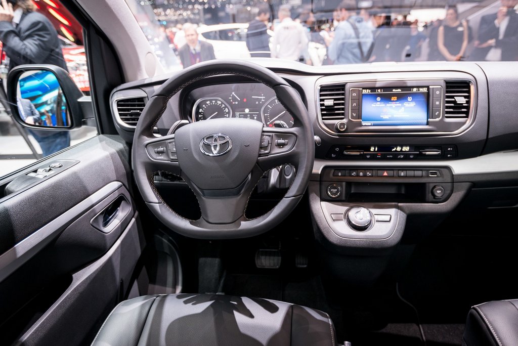 Обзор Toyota Proace Verso