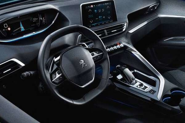 Французский стиль в кроссовере Peugeot 5008 2017 года фото 5