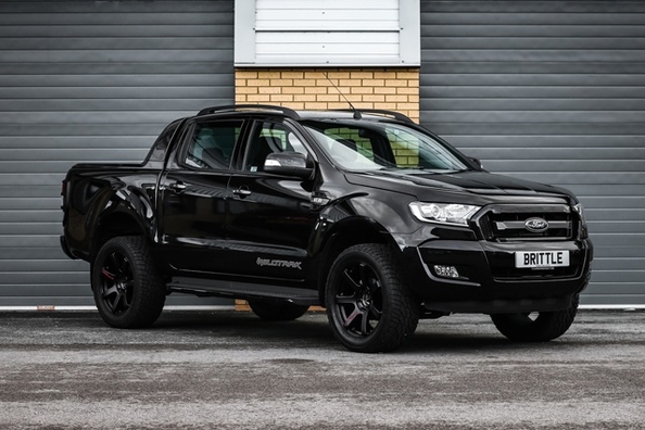 Во Франкфурте представят лимитированную версию пикапа Ford Ranger Black Edition фото 1