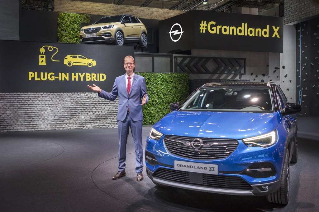 Opel презентовал свой первый гибридный автомобиль
