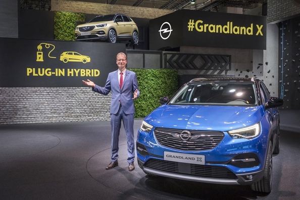 Opel презентовал свой первый гибридный автомобиль