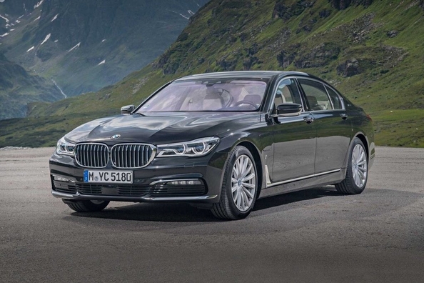 BMW дополнит седьмую серию гибридными моделями