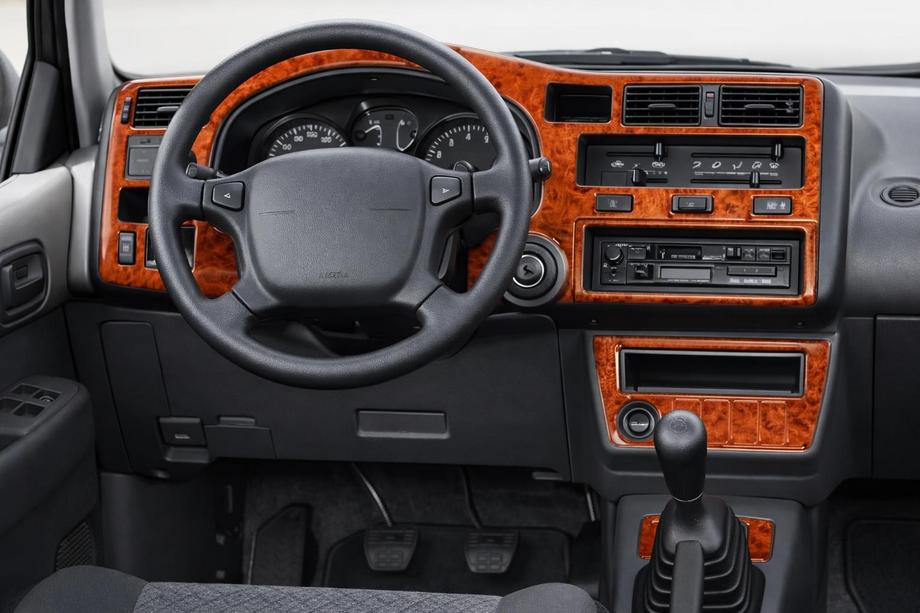 Toyota Rav 4 1996-2001 гг. Накладки на Панель Приборов Алюминий Image