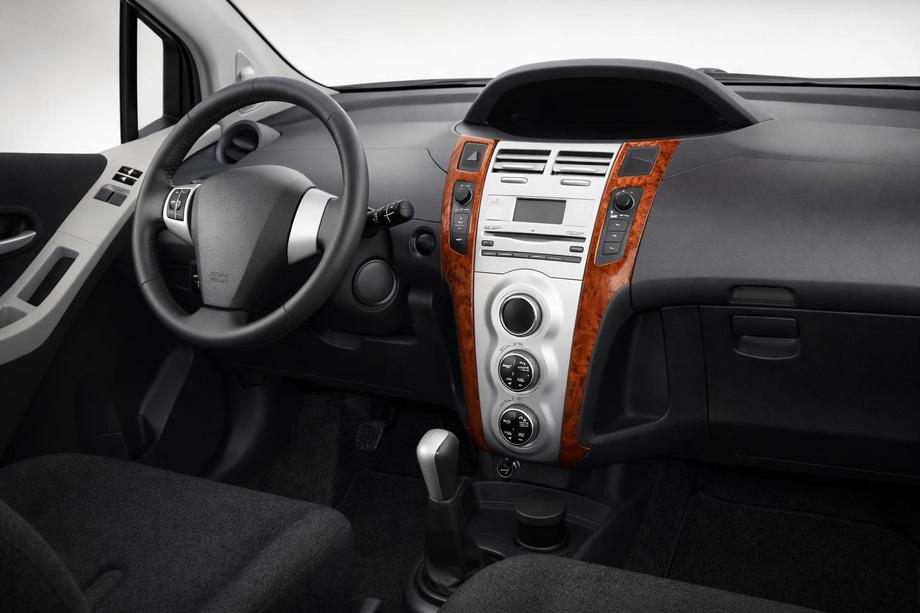 Toyota Yaris 2006-2011 гг. Накладки на Панель Приборов Фото 1