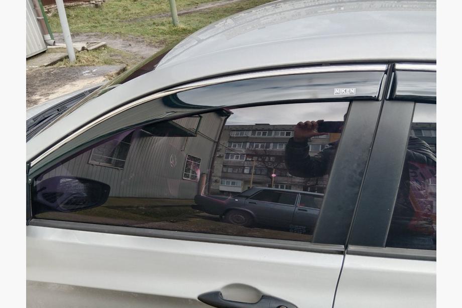 Hyundai Accent 2011-2017 гг. Ветровики с хромированным молдингом SD (4 шт, Niken) Фото 2