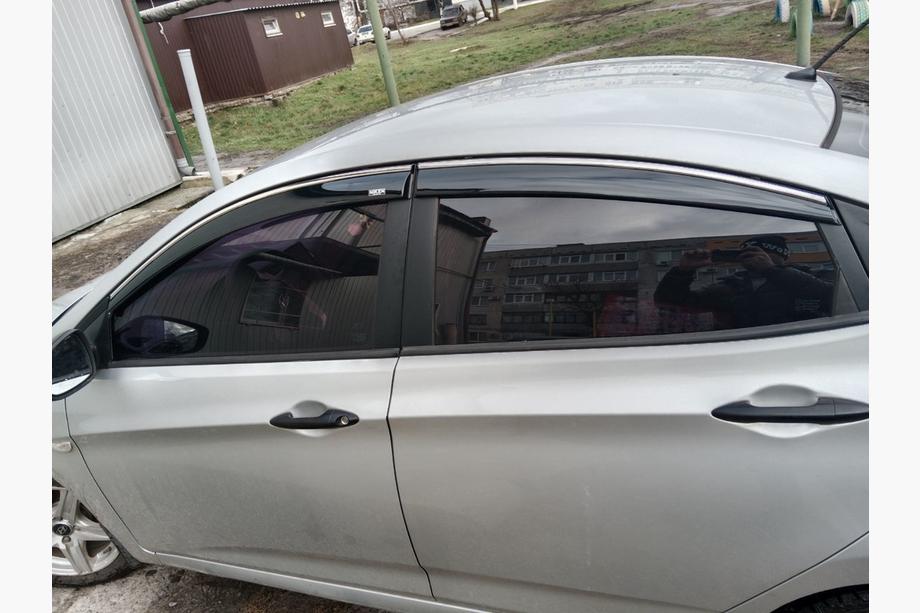 Hyundai Accent 2011-2017 гг. Ветровики с хромированным молдингом SD (4 шт, Niken) Фото 1