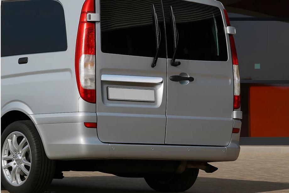 Mercedes Viano 2004-2014 гг. Хромированная накладка над номером (2-дверный, нержавейка) Carmos - Турецкая нержавеющая сталь (без надписи) Фото 4