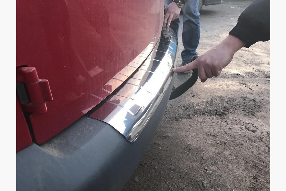 Volkswagen Caddy 2004-2010 гг. Накладка на задний бампер с большим загибом (Elite, нержавеющая сталь) Фото 4