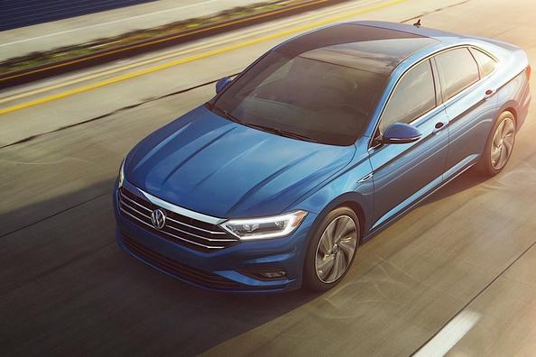 Обзор обновленного седана Volkswagen Jetta фото 1