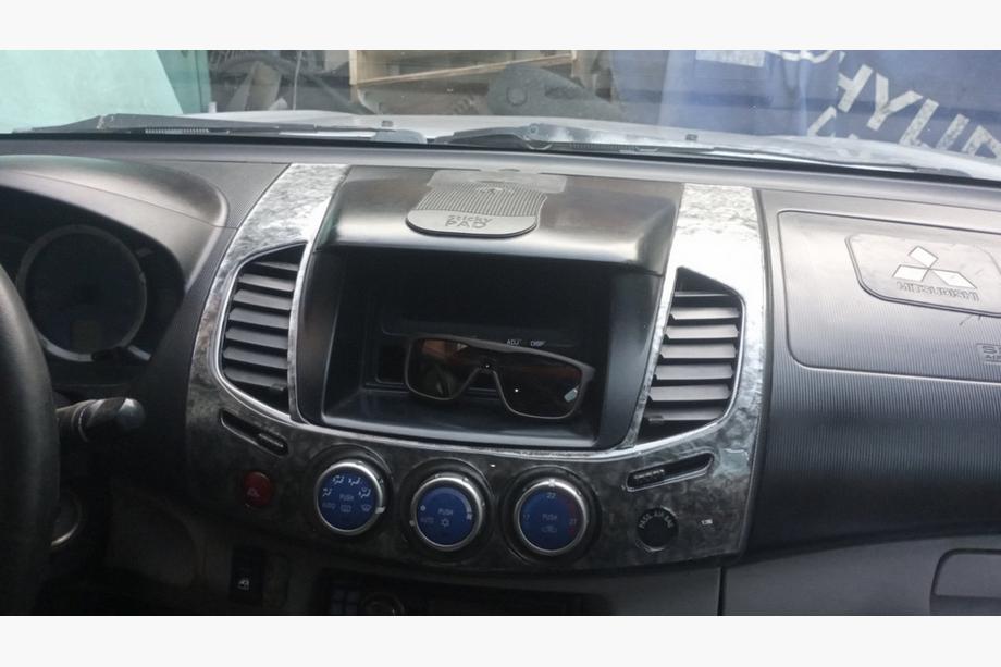 Mitsubishi L200 2006-2015 гг. Накладки на панель приборов (11 деталей) Титан Фото 6