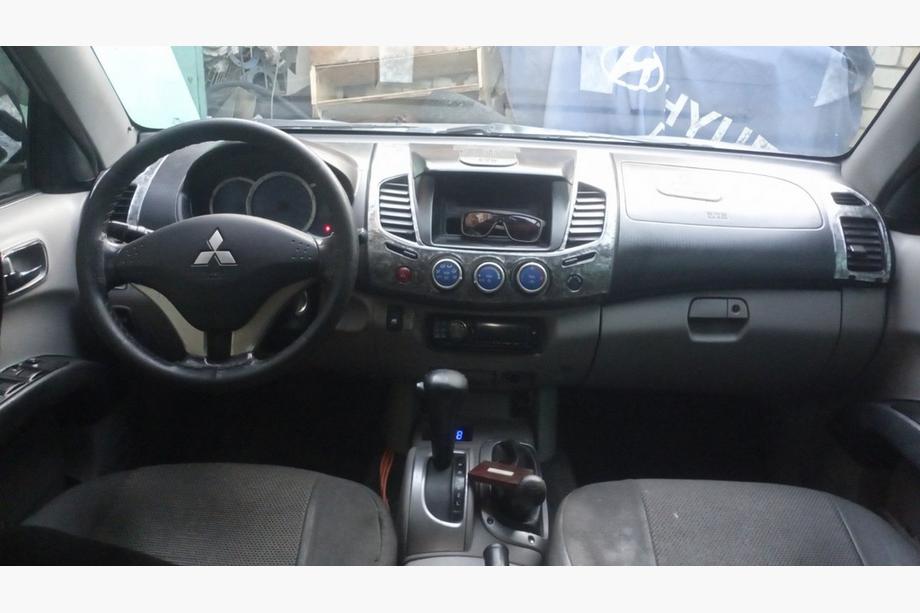 Mitsubishi L200 2006-2015 гг. Накладки на панель приборов (11 деталей) Титан Фото 4
