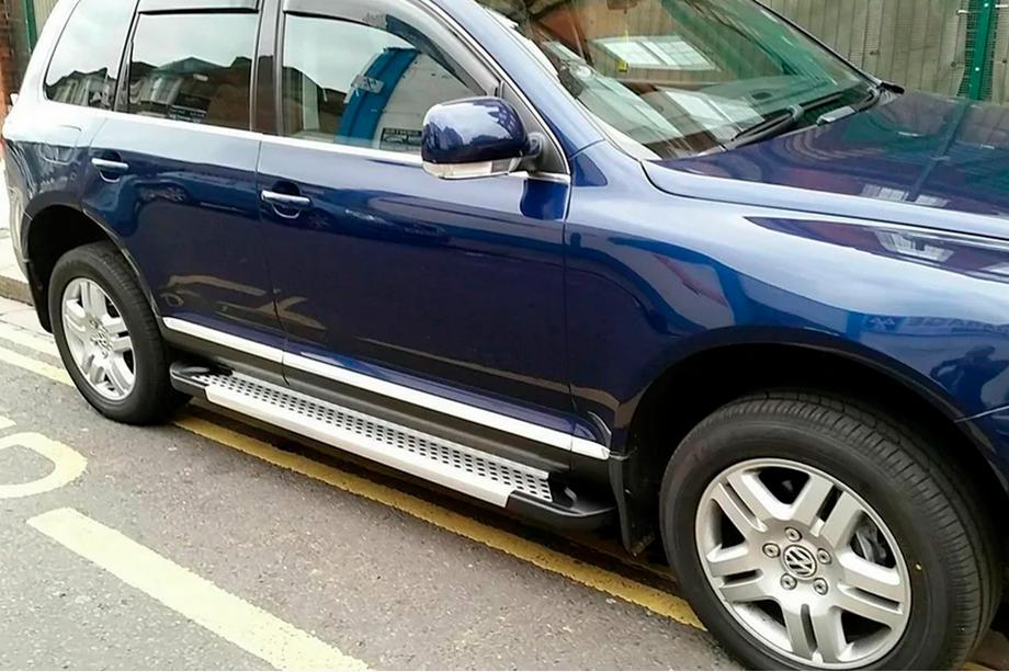 Volkswagen Touareg 2002–2010 гг. Боковые Подножки Allmond Grey (2 шт., Алюминий) Image