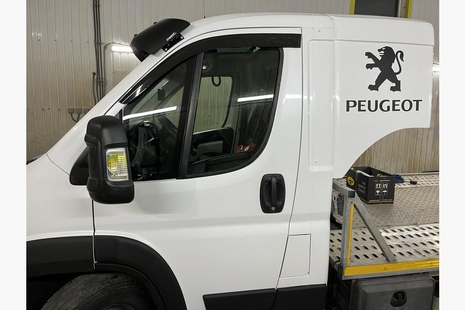 Fiat Ducato 2006-2025 гг. Ветровики на окна (2 шт, DDU) Image