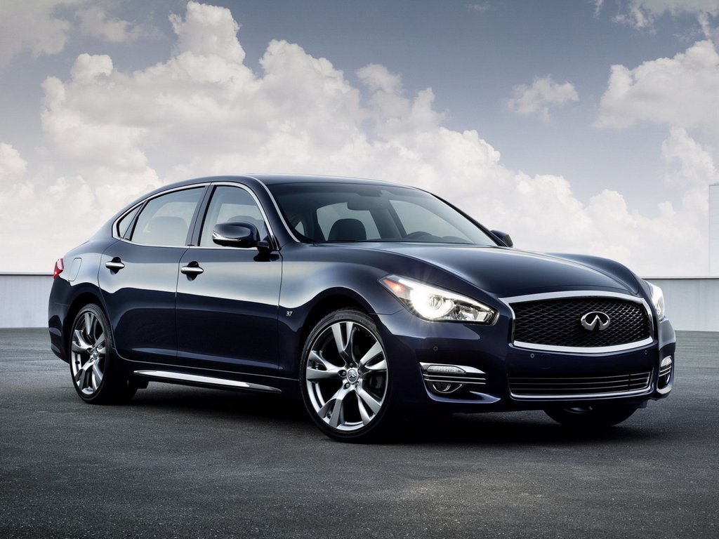 Седан бизнес-класса Infiniti Q70