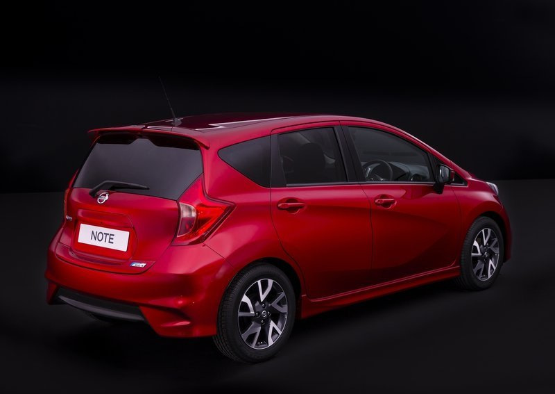 Обзор компактвэна Nissan Note