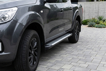 Nissan Navara/NP300 2016- гг. Боковые Подножки Line (2 шт., Алюминий) фото 1