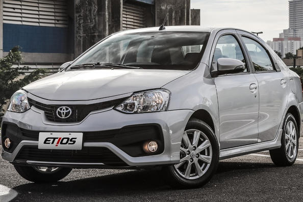 Обзор бюджетного седана Toyota Etios