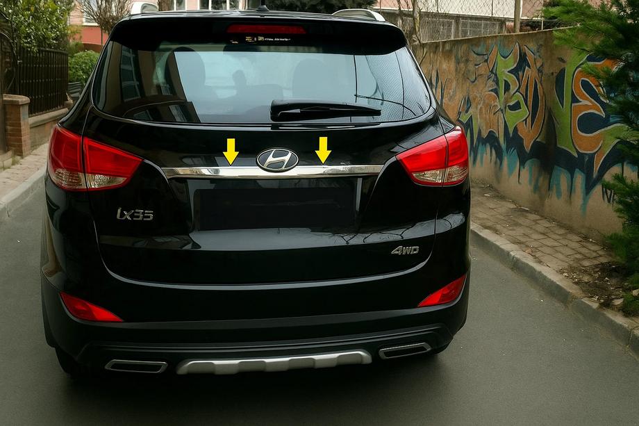 Hyundai IX-35 2010-2015 гг. Хромированная накладка над номером (широкая) Хромированный пластик Фото 3